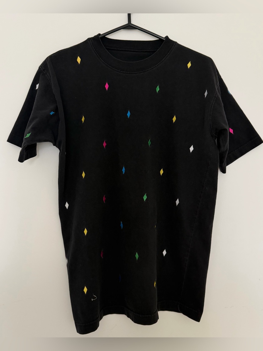 Vintage 80s embroidered black cotton tee - M